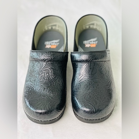 Dansko XP 2.0 Floral Tooled Women’s Work Clogs Size 40 or US size 9.5-10 - Picture 2 of 10